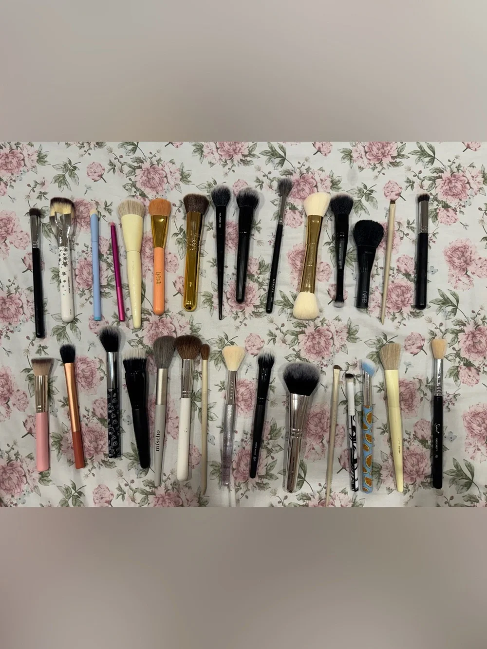 Assorted Women's Makeup Brush Set